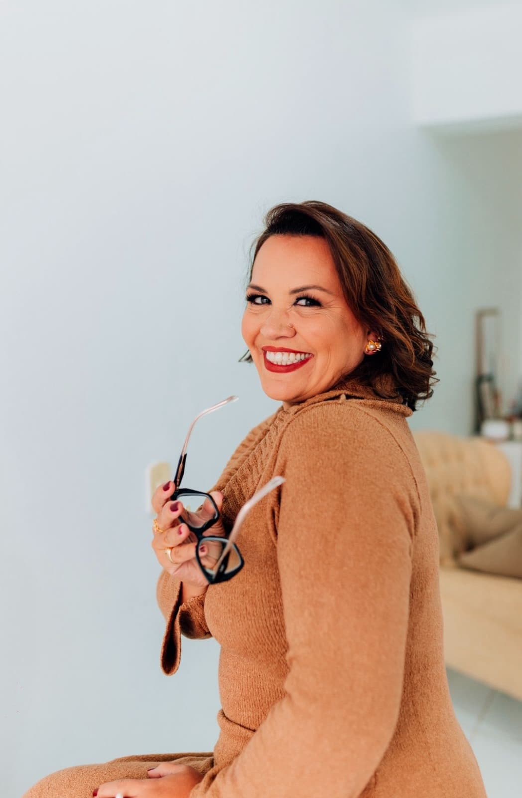 Fernanda Souza, terapeuta emocional, sorrindo